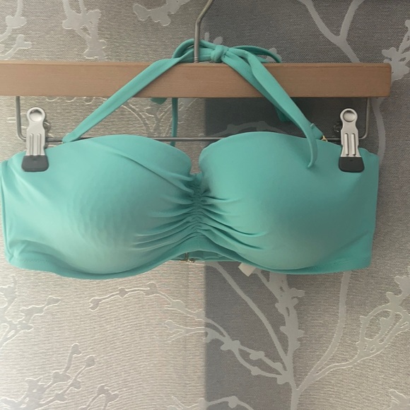 Bikini - Picture 1 of 6